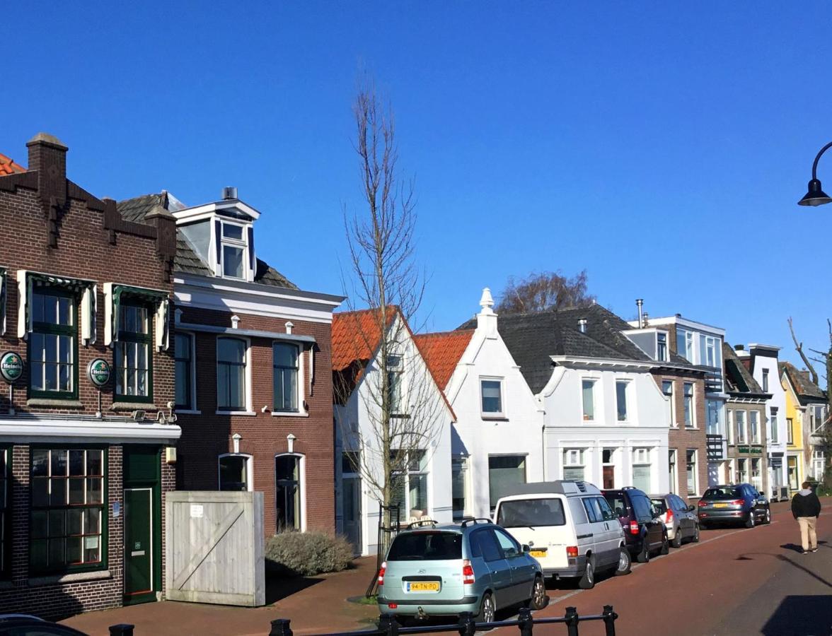 De Kapiteinshut Aan De Rivier Met Xl Ligbad En Sauna Lekkerkerk Exterior photo